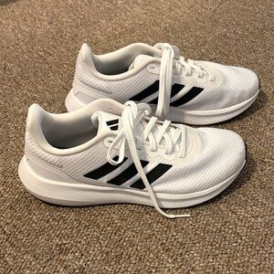 NWOT Adidas Cloudfoam sneakers